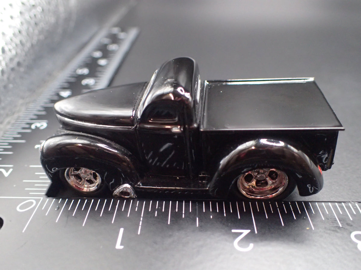 1940 40 WILLYS PICKUP TRUCK BLACK 1:64 SCALE DIORAMA DIECAST MODEL CAR