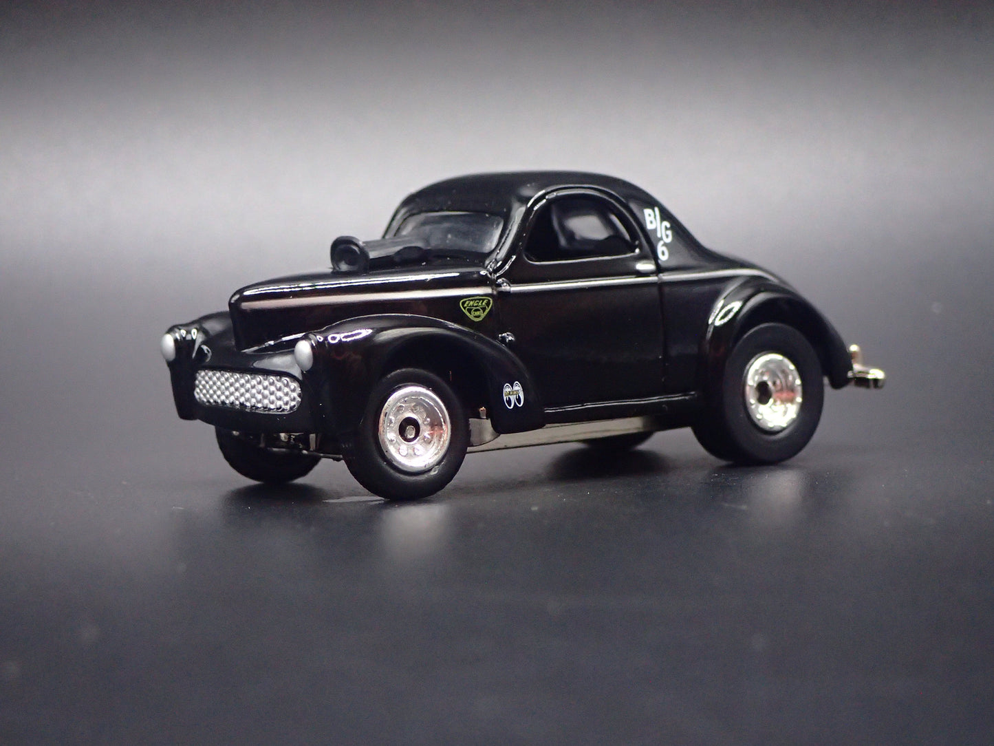 1941 41 WILLY'S COUPE MOONEYES 1:64 SCALE DIORAMA DIECAST MODEL CAR