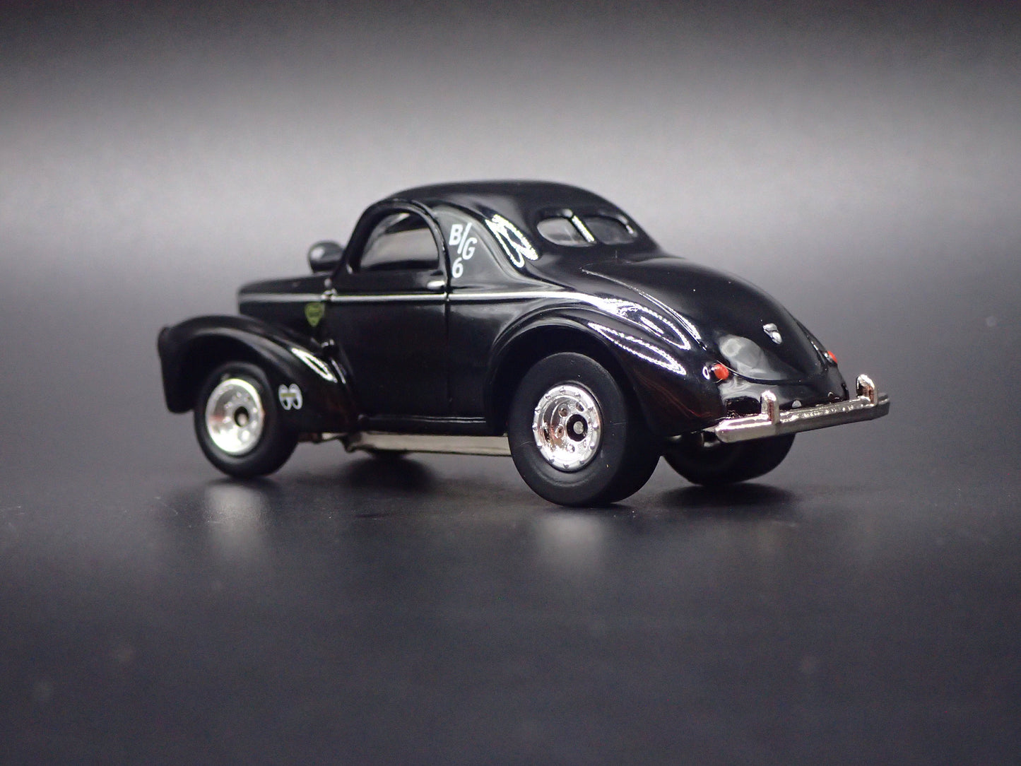 1941 41 WILLY'S COUPE MOONEYES 1:64 SCALE DIORAMA DIECAST MODEL CAR