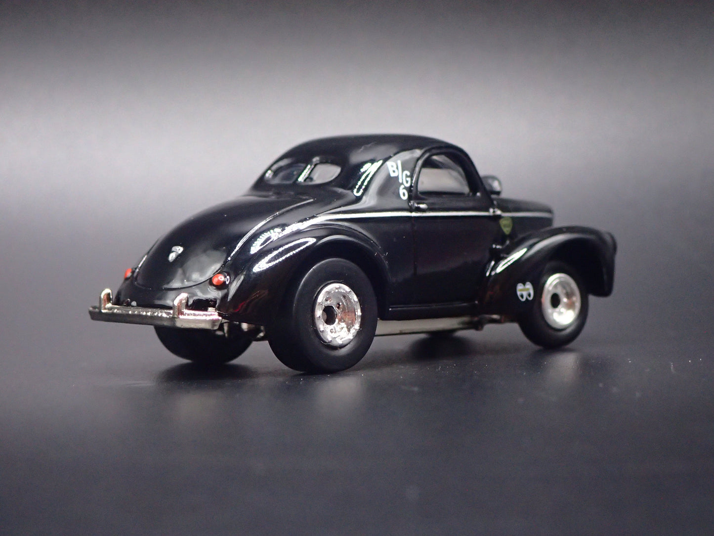 1941 41 WILLY'S COUPE MOONEYES 1:64 SCALE DIORAMA DIECAST MODEL CAR