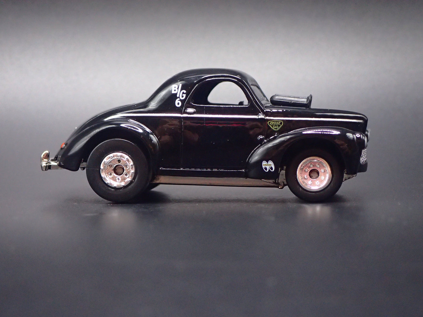 1941 41 WILLY'S COUPE MOONEYES 1:64 SCALE DIORAMA DIECAST MODEL CAR