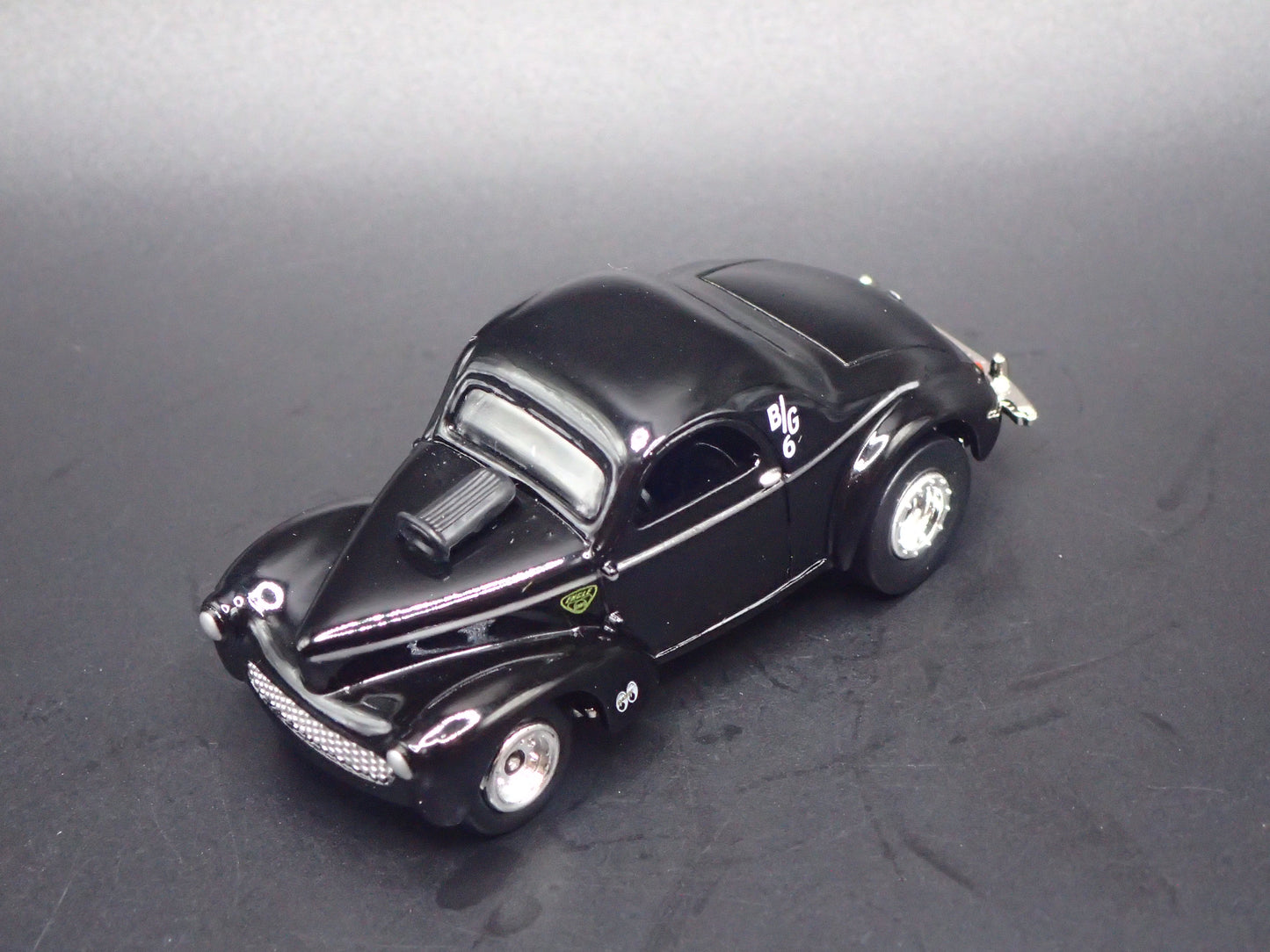 1941 41 WILLY'S COUPE MOONEYES 1:64 SCALE DIORAMA DIECAST MODEL CAR