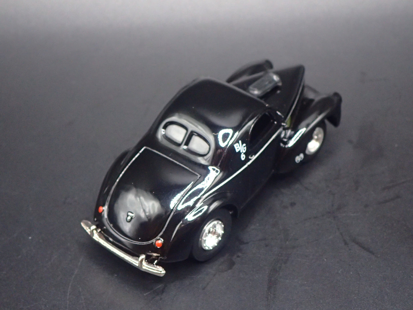 1941 41 WILLY'S COUPE MOONEYES 1:64 SCALE DIORAMA DIECAST MODEL CAR