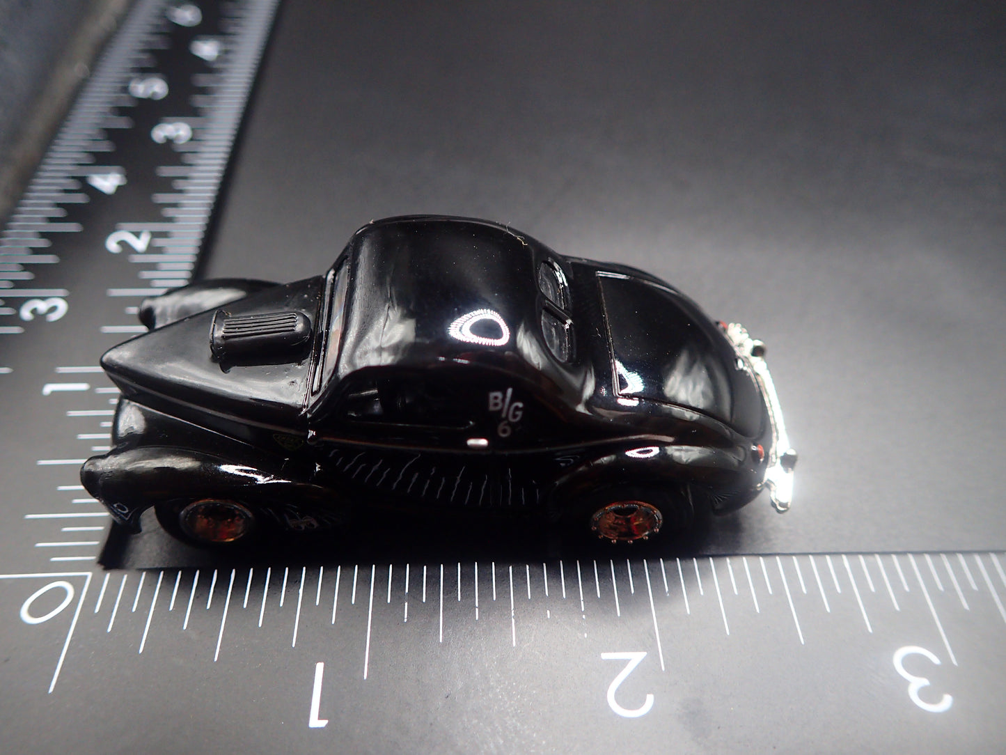1941 41 WILLY'S COUPE MOONEYES 1:64 SCALE DIORAMA DIECAST MODEL CAR