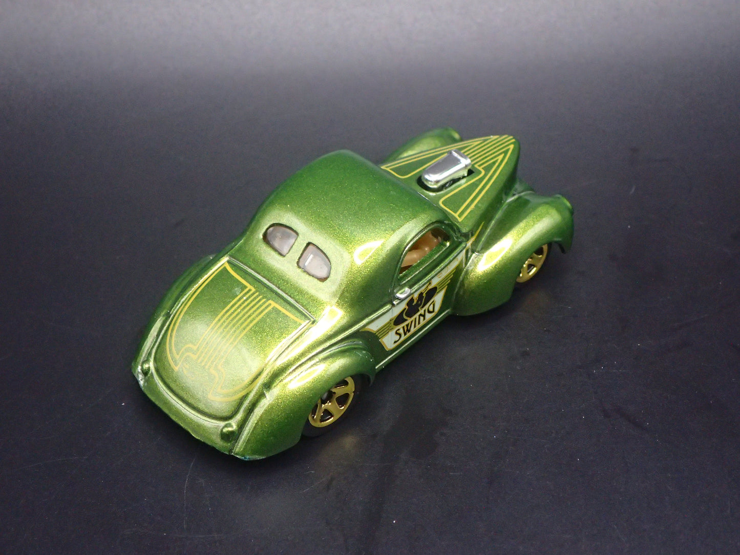 1941 41 WILLYS COUPE GREEN 1:64 SCALE COLLECTIBLE DIORAMA DIECAST MODEL CAR