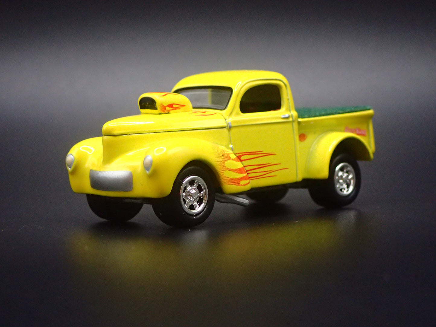 1941 41 WILLYS PICKUP GASSER YELLOW 1:64 SCALE DIORAMA DIECAST MODEL CAR