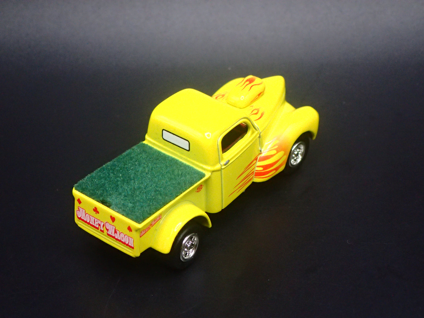 1941 41 WILLYS PICKUP GASSER YELLOW 1:64 SCALE DIORAMA DIECAST MODEL CAR