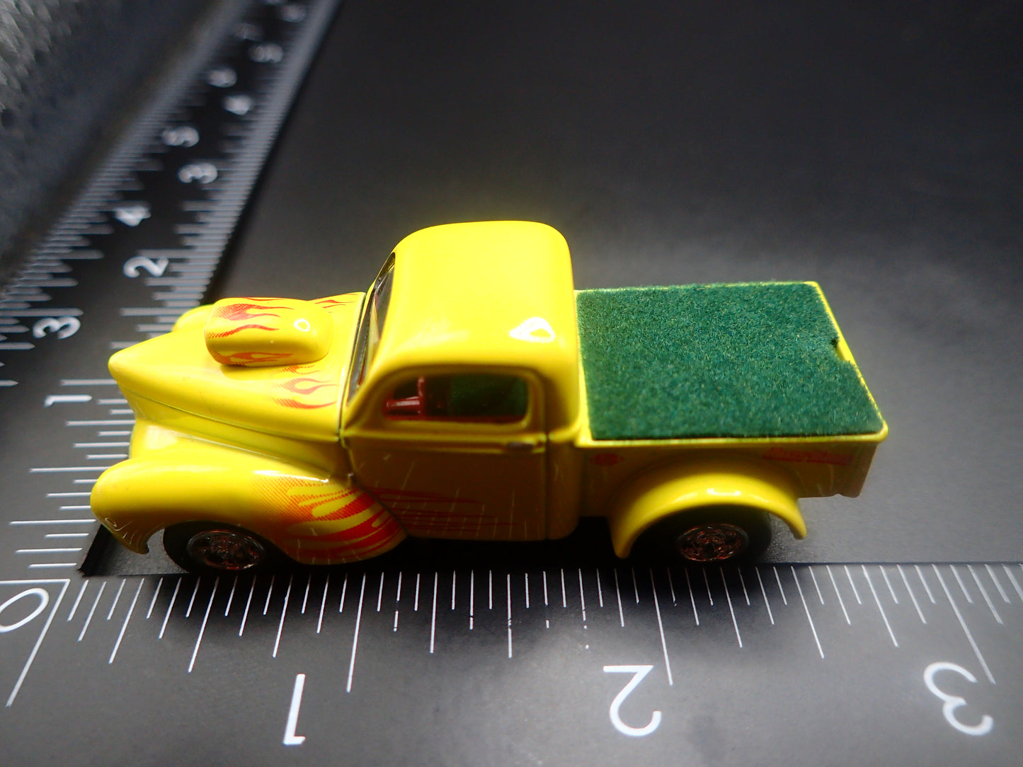 1941 41 WILLYS PICKUP GASSER YELLOW 1:64 SCALE DIORAMA DIECAST MODEL CAR