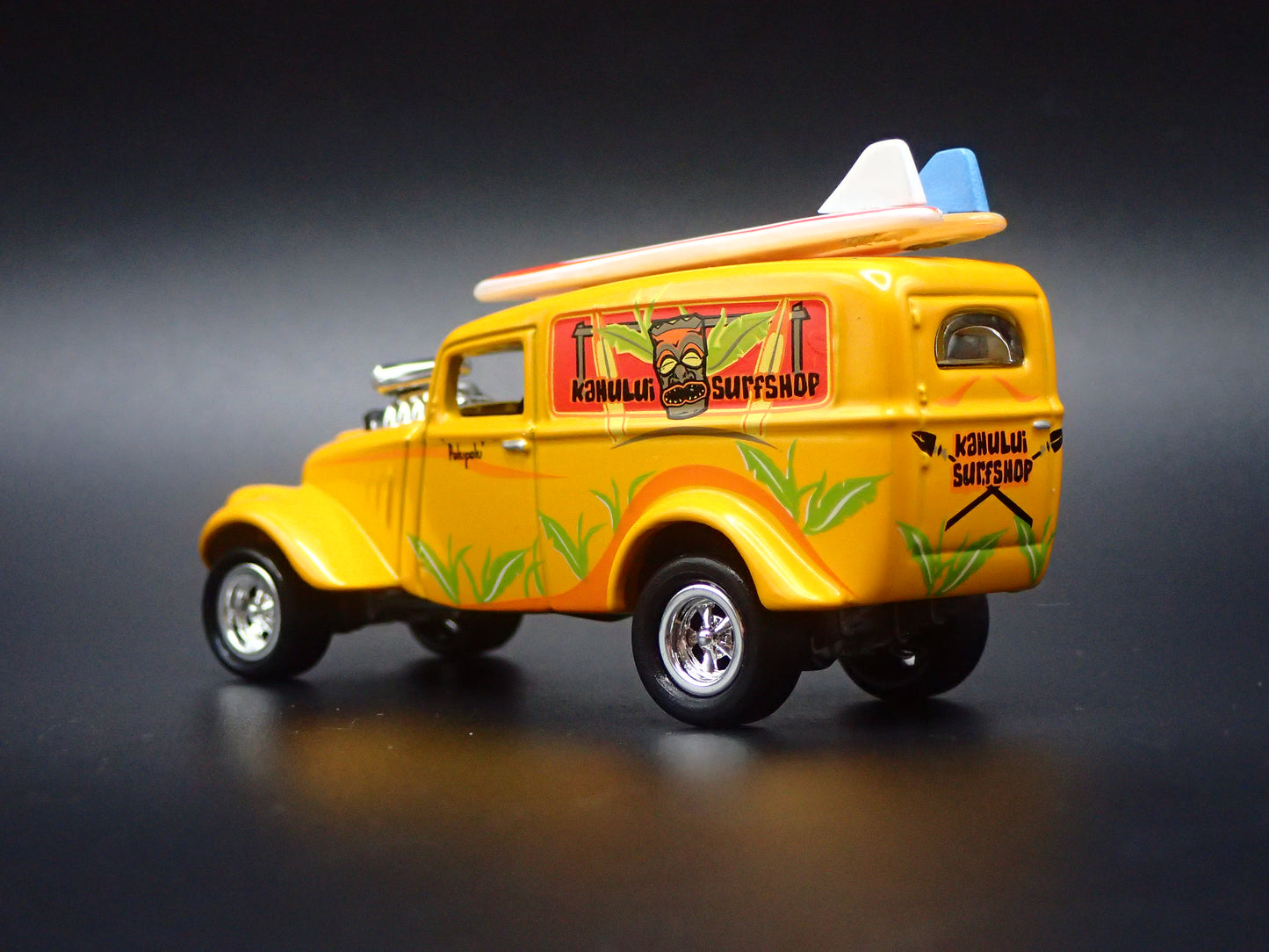 1933 33 WILLYS PANEL VAN TIKI 1:64 SCALE COLLECTIBLE DIORAMA DIECAST MODEL CAR