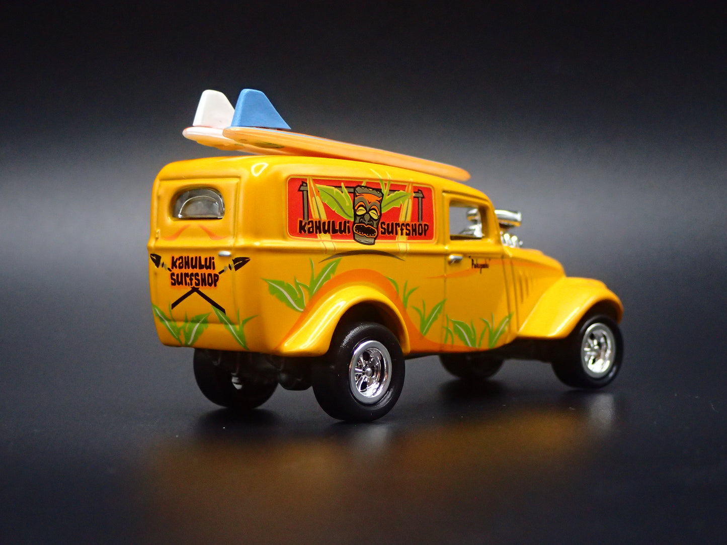 1933 33 WILLYS PANEL VAN TIKI 1:64 SCALE COLLECTIBLE DIORAMA DIECAST MODEL CAR