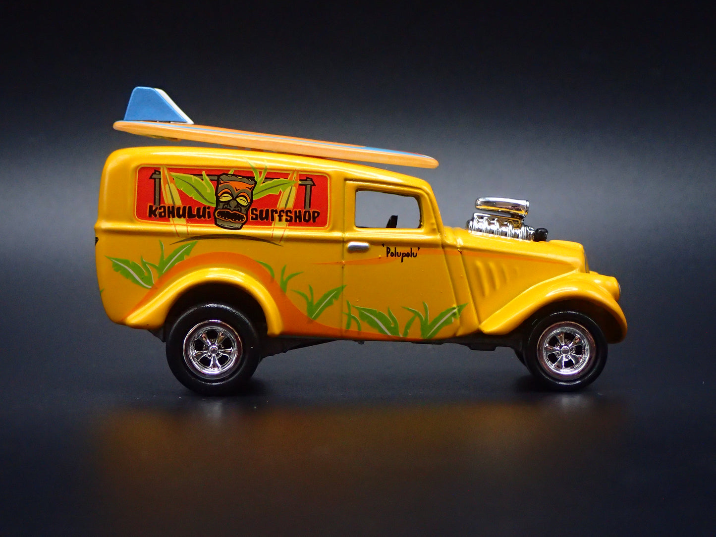 1933 33 WILLYS PANEL VAN TIKI 1:64 SCALE COLLECTIBLE DIORAMA DIECAST MODEL CAR