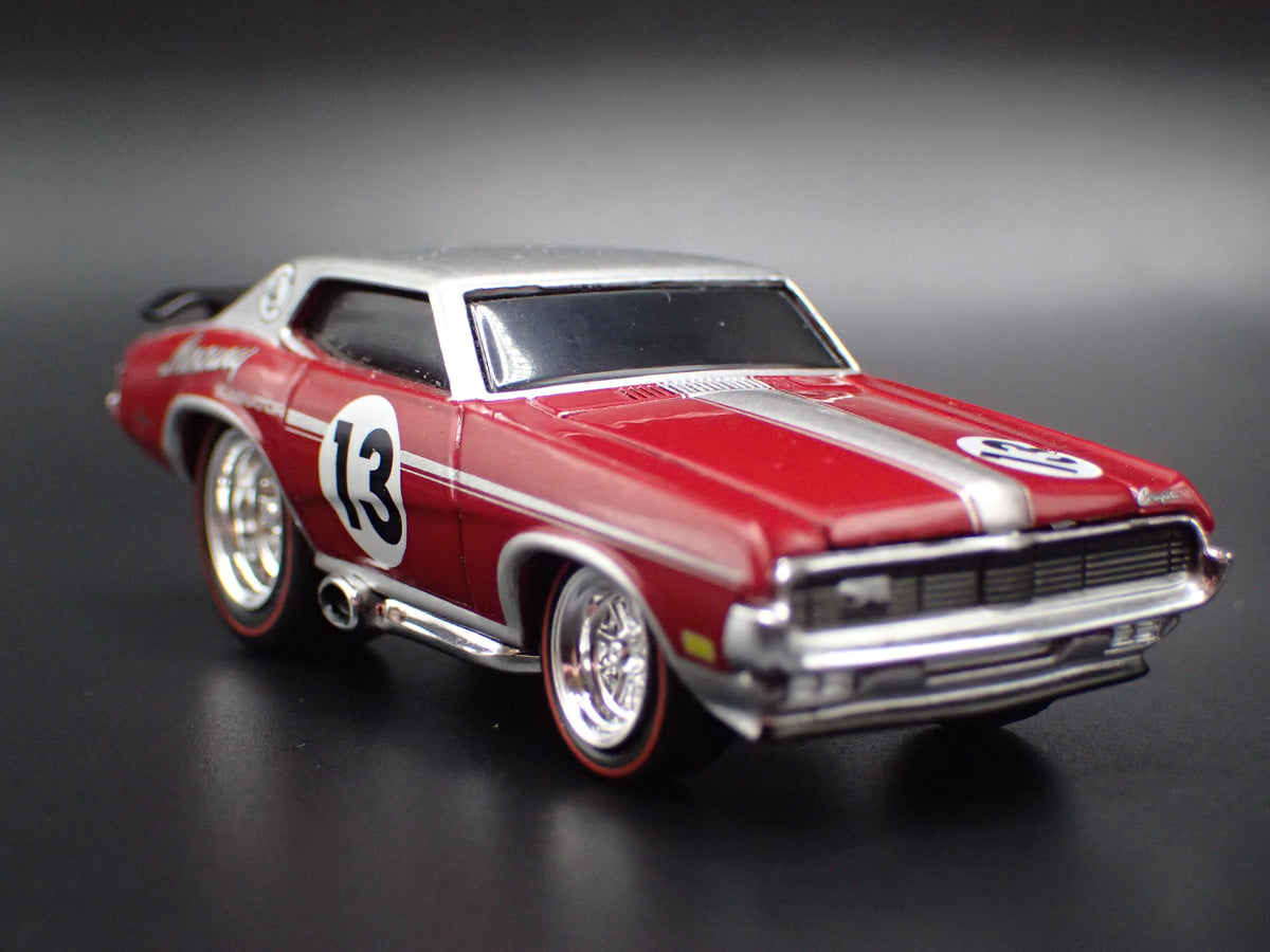 1969 69 MERC MERCURY COUGAR BURGUNDY 1:64 SCALE COLLECTIBLE DIECAST MODEL CAR