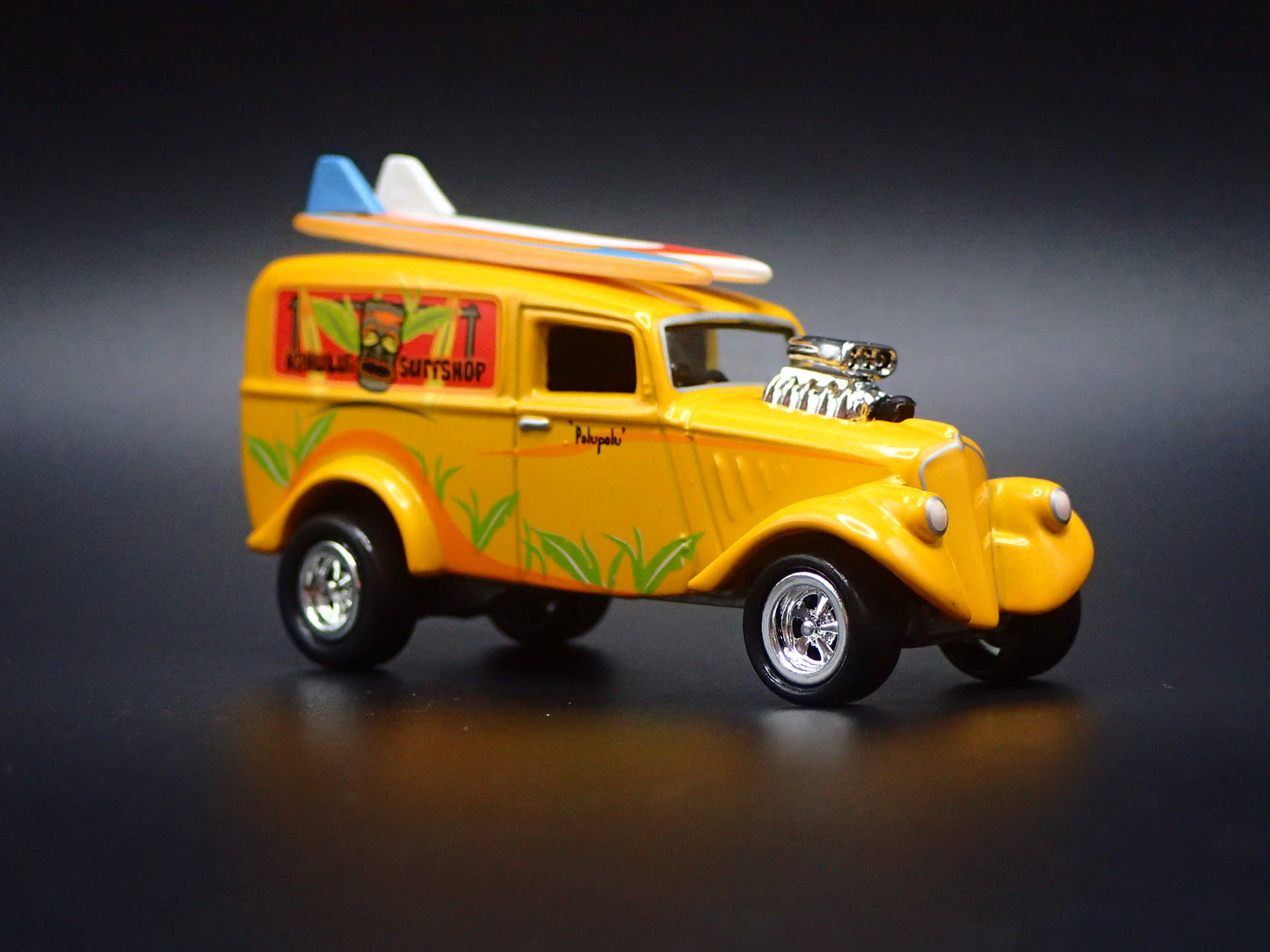 1933 33 WILLYS PANEL VAN TIKI 1:64 SCALE COLLECTIBLE DIORAMA DIECAST MODEL CAR