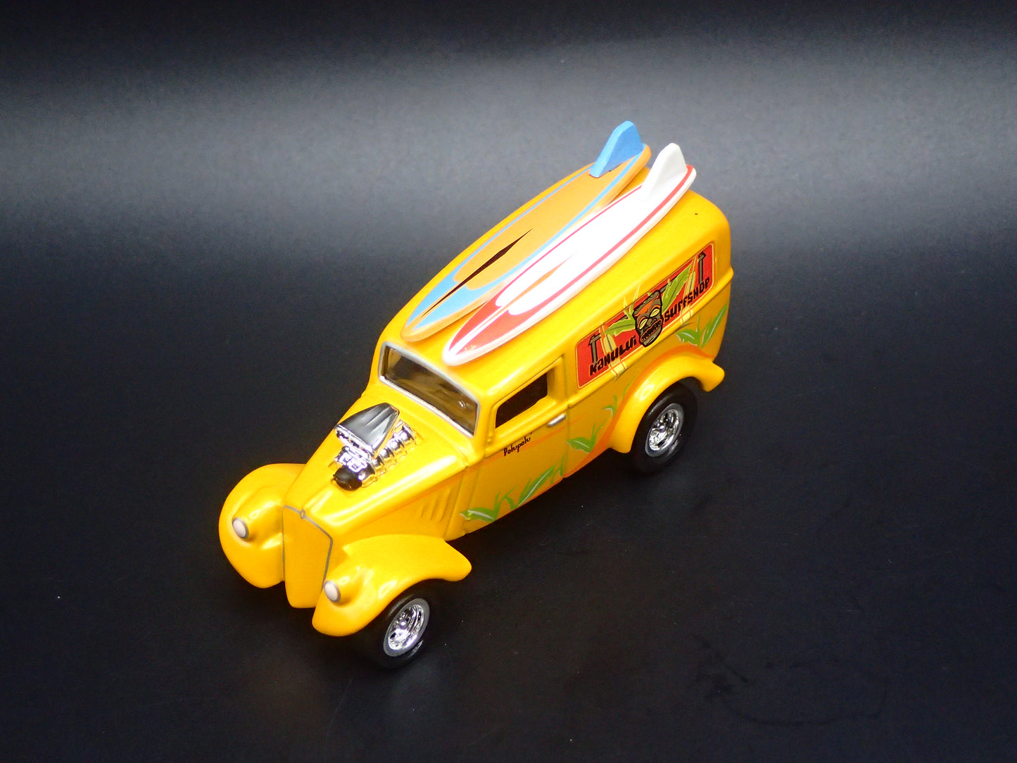 1933 33 WILLYS PANEL VAN TIKI 1:64 SCALE COLLECTIBLE DIORAMA DIECAST MODEL CAR