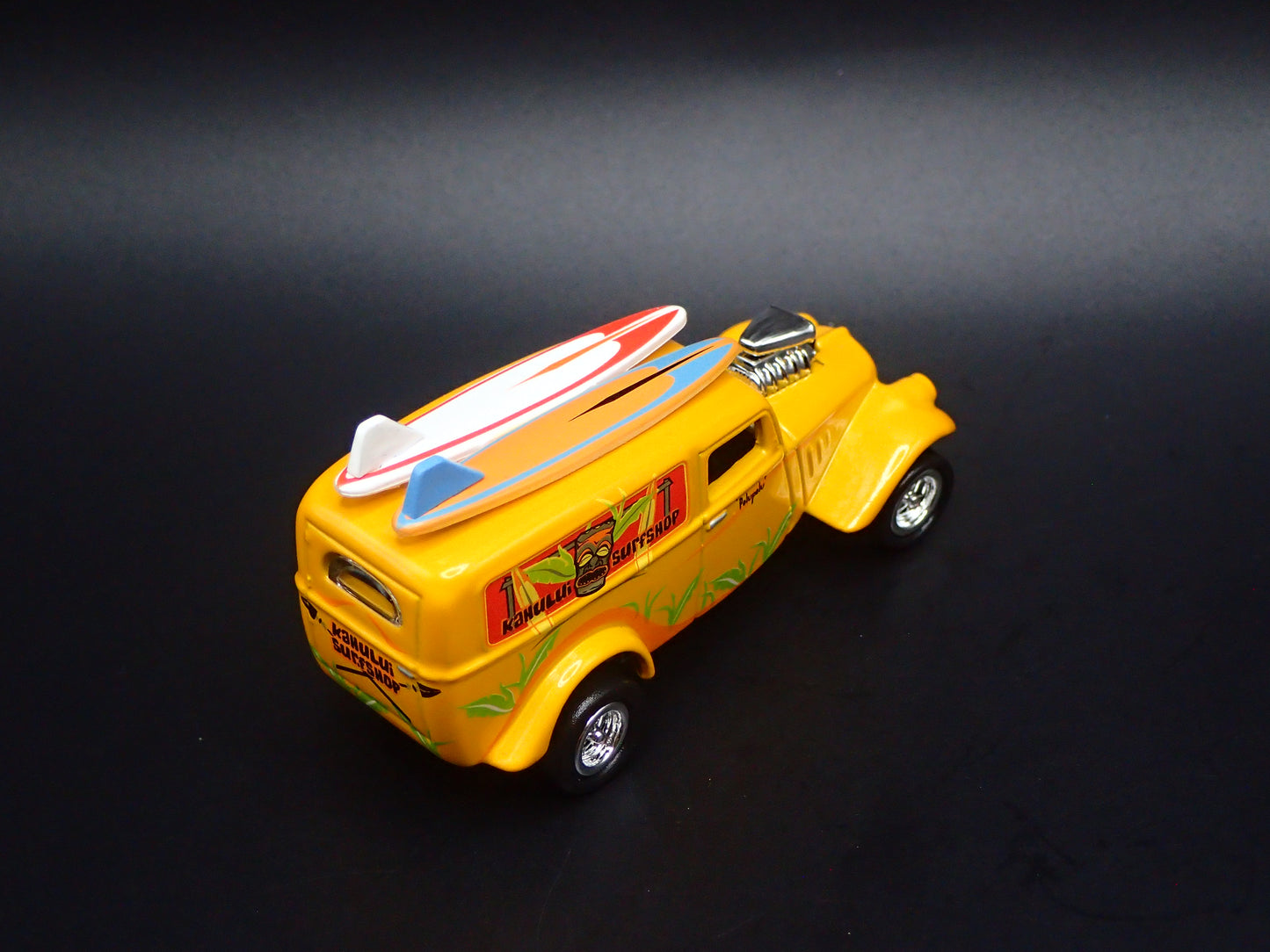 1933 33 WILLYS PANEL VAN TIKI 1:64 SCALE COLLECTIBLE DIORAMA DIECAST MODEL CAR