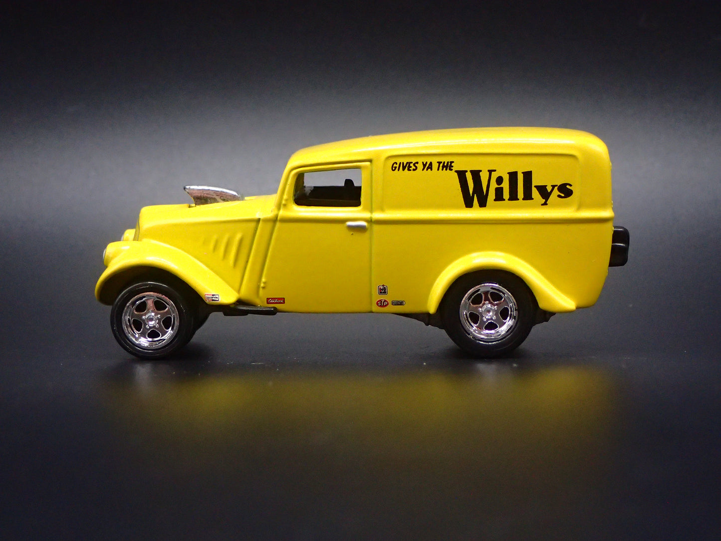 1933 33 WILLYS PANEL VAN YELLOW 1:64 SCALE COLLECTIBLE DIORAMA DIECAST MODEL CAR