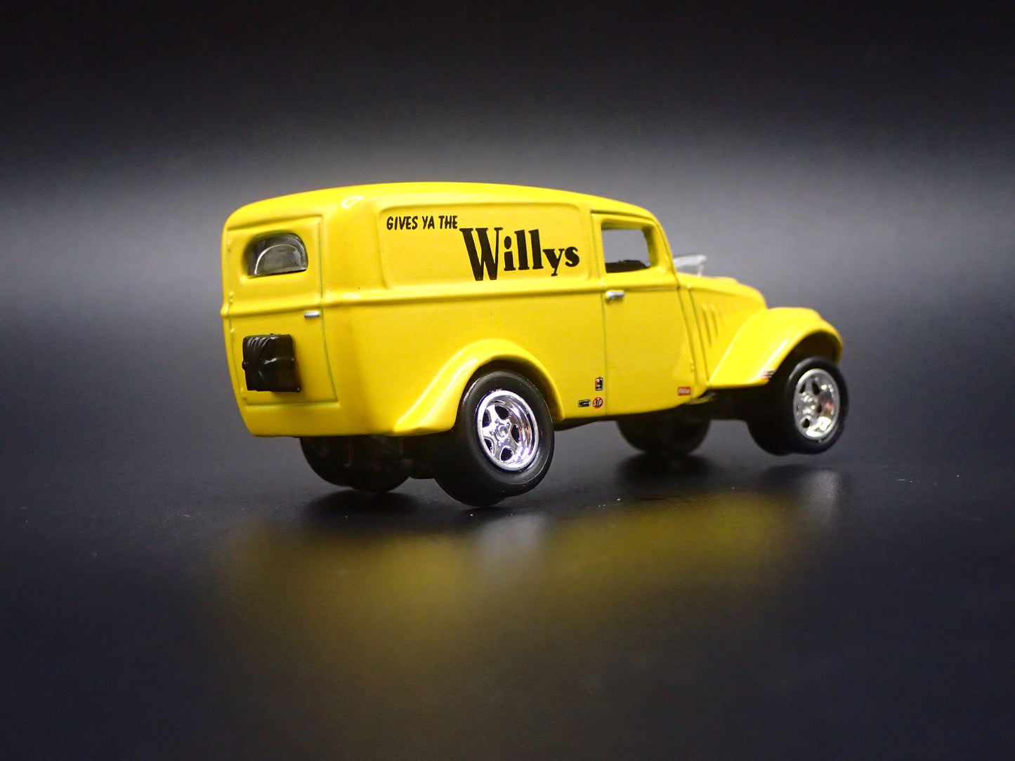 1933 33 WILLYS PANEL VAN YELLOW 1:64 SCALE COLLECTIBLE DIORAMA DIECAST MODEL CAR