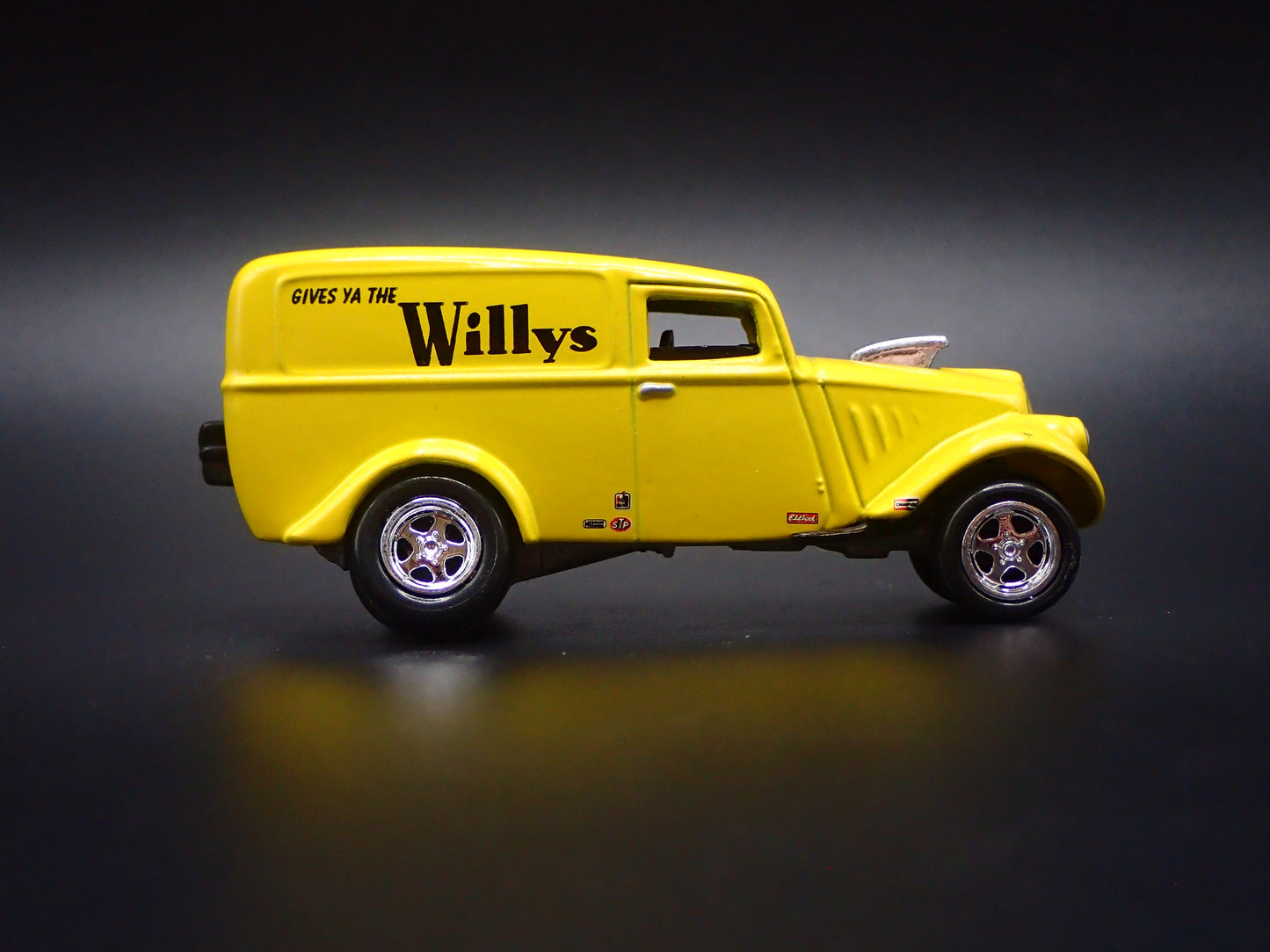 1933 33 WILLYS PANEL VAN YELLOW 1:64 SCALE COLLECTIBLE DIORAMA DIECAST MODEL CAR