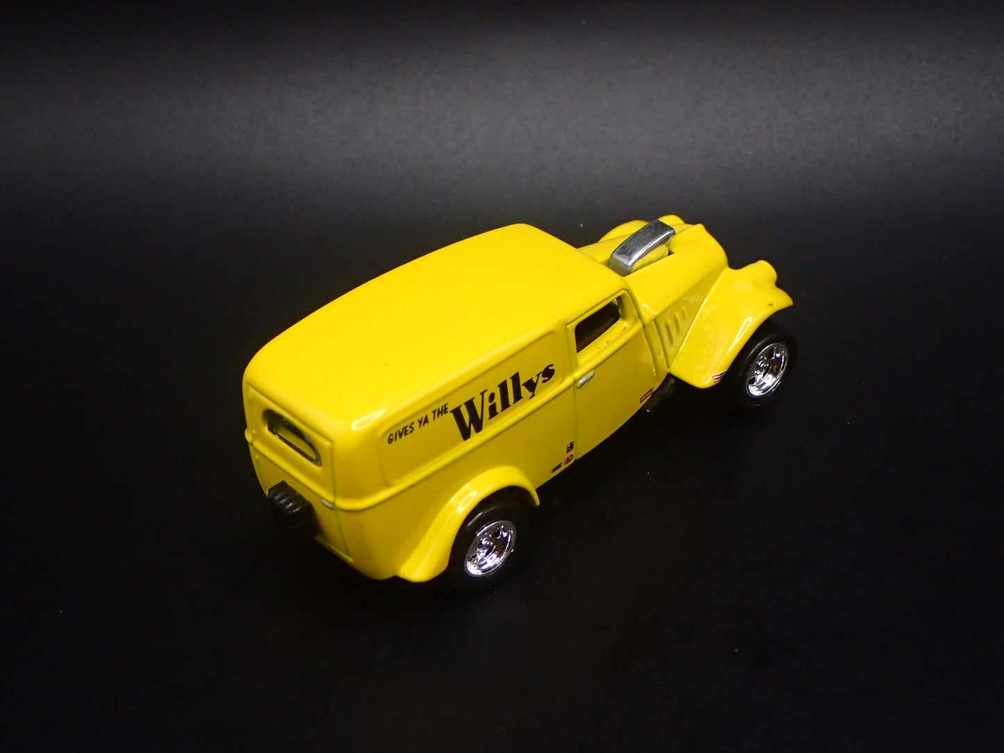 1933 33 WILLYS PANEL VAN YELLOW 1:64 SCALE COLLECTIBLE DIORAMA DIECAST MODEL CAR