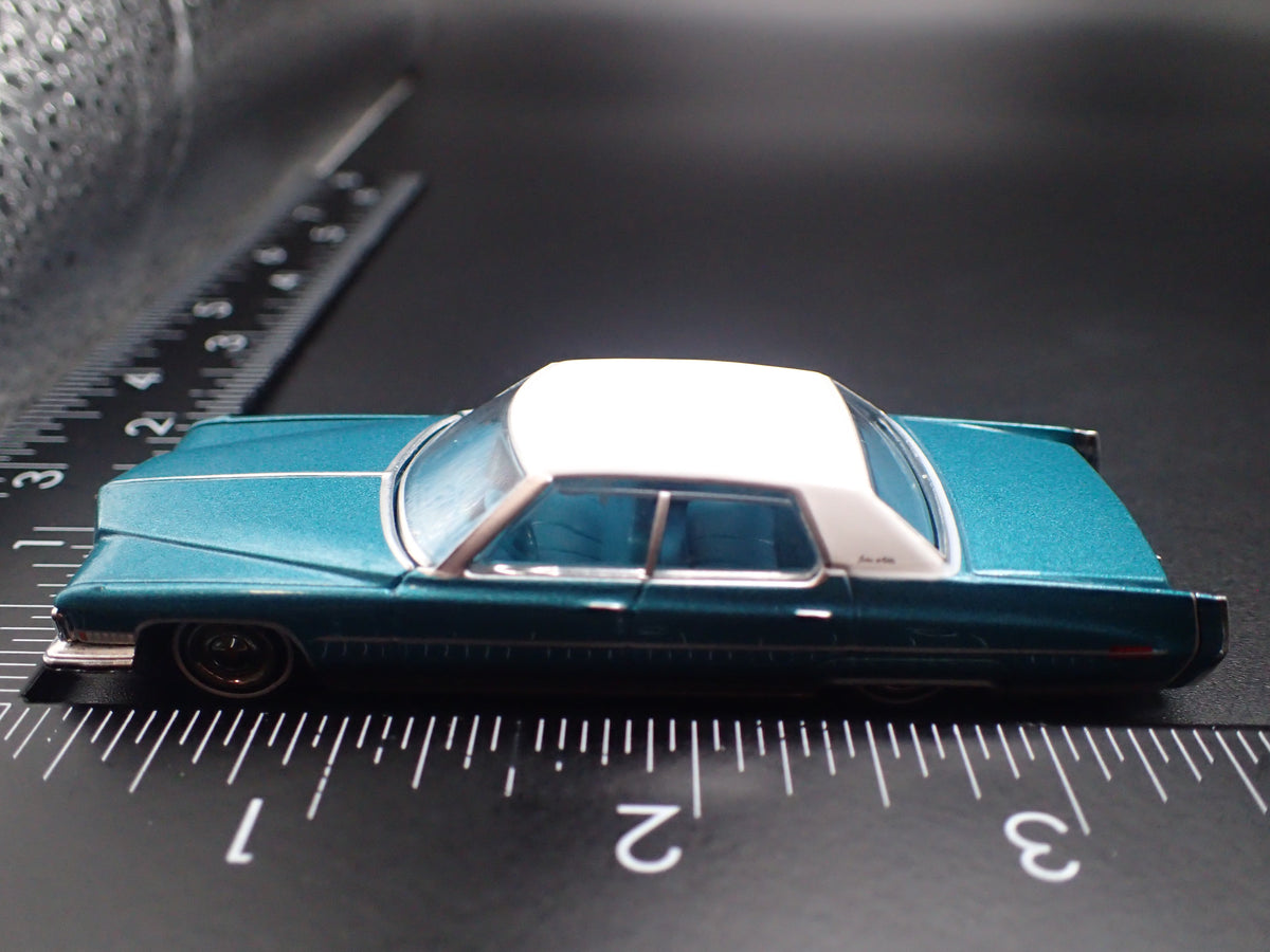 1973 73 CADILLAC CADDY COUPE DEVILLE TEAL 1:64 SCALE DIORAMA DIECAST MODEL CAR