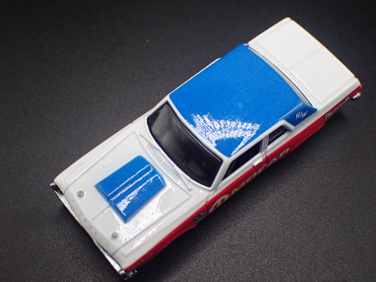 1963 63 PLYMOUTH BELVEDERE 426 WEDGE 1:64 SCALE DIORAMA DIECAST MODEL CAR