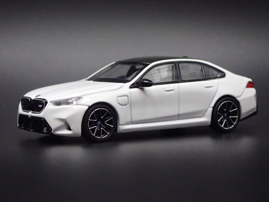 2025-2027 BMW M5 4 FOUR DOOR G90 G99 WHITE 1/64 SCALE DIORAMA DIECAST MODEL CAR