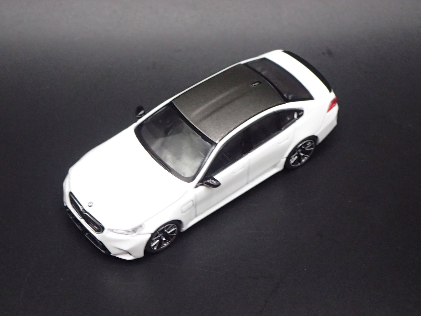 2025-2027 BMW M5 4 FOUR DOOR G90 G99 WHITE 1/64 SCALE DIORAMA DIECAST MODEL CAR