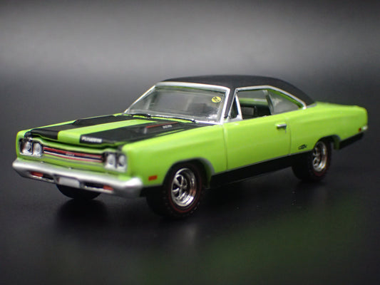 1969 69 PLYMOUTH GTX HEMI GREEN 1:64 SCALE COLLECTIBLE DIORAMA DIECAST MODEL CAR