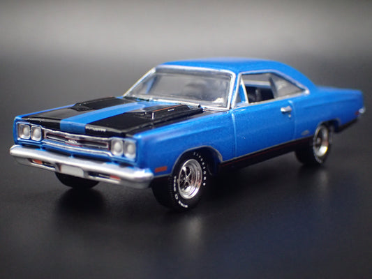 1969 69 PLYMOUTH GTX BLUE 1/64 SCALE COLLECTIBLE DIORAMA DIECAST MODEL CAR