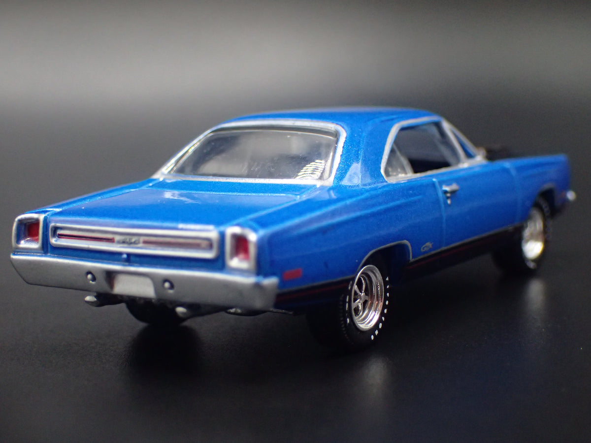 1969 69 PLYMOUTH GTX BLUE 1/64 SCALE COLLECTIBLE DIORAMA DIECAST MODEL CAR