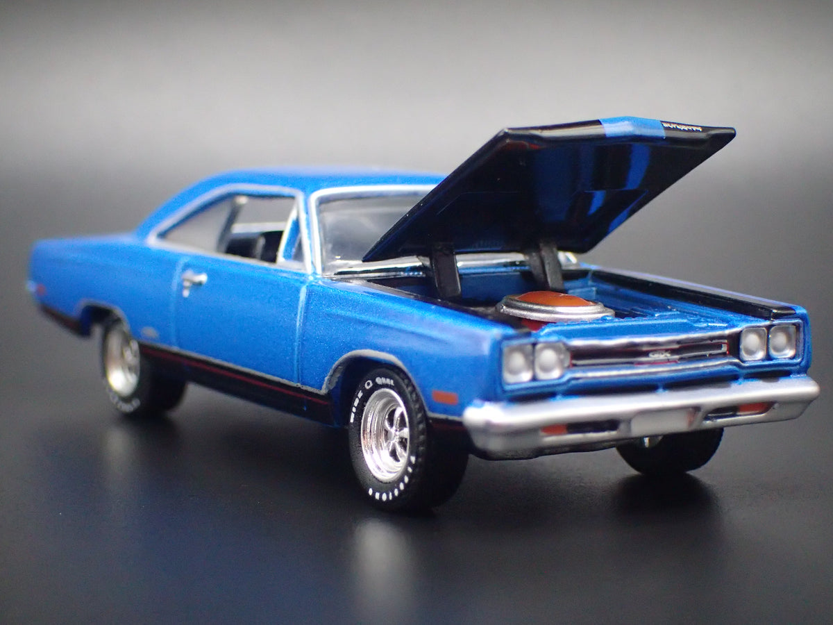 1969 69 PLYMOUTH GTX BLUE 1/64 SCALE COLLECTIBLE DIORAMA DIECAST MODEL CAR