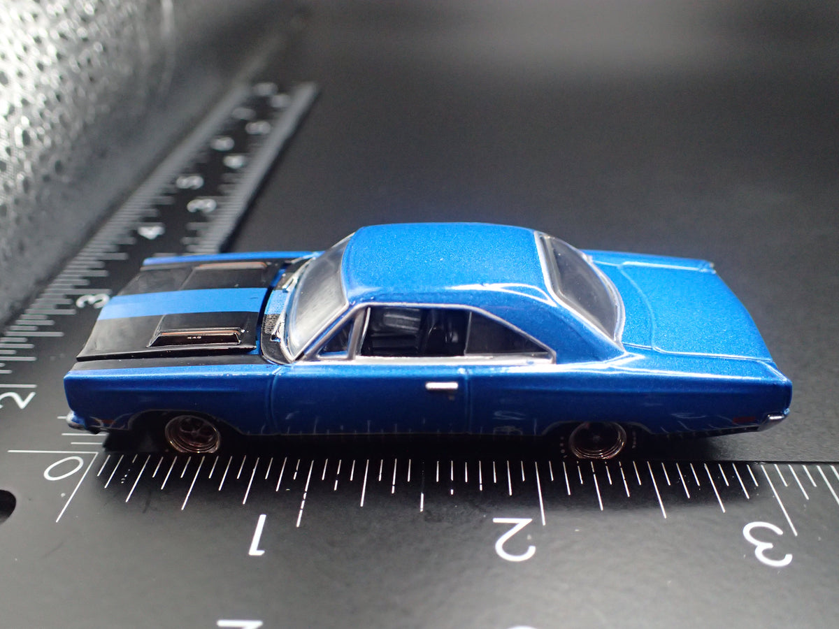1969 69 PLYMOUTH GTX BLUE 1/64 SCALE COLLECTIBLE DIORAMA DIECAST MODEL CAR