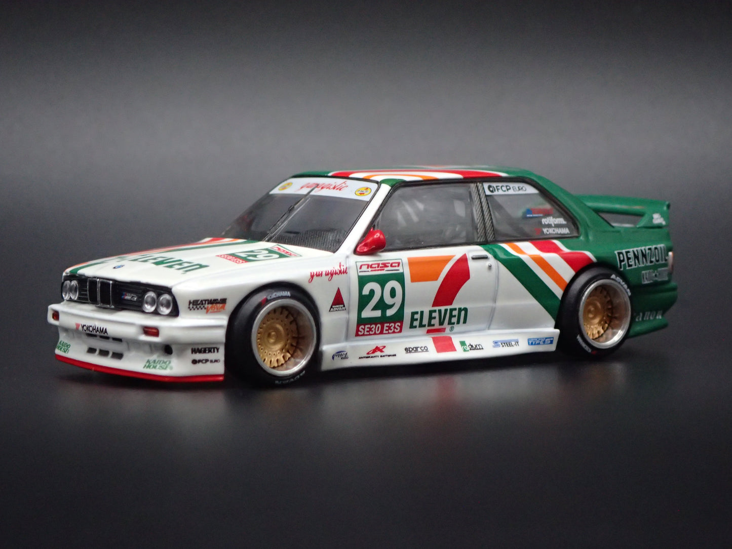 1986-1991 BMW M3 E30 KAIDO GT V1 LARRY CHEN 7/11 1:64 SCALE DIORAMA DIECAST MODEL CAR