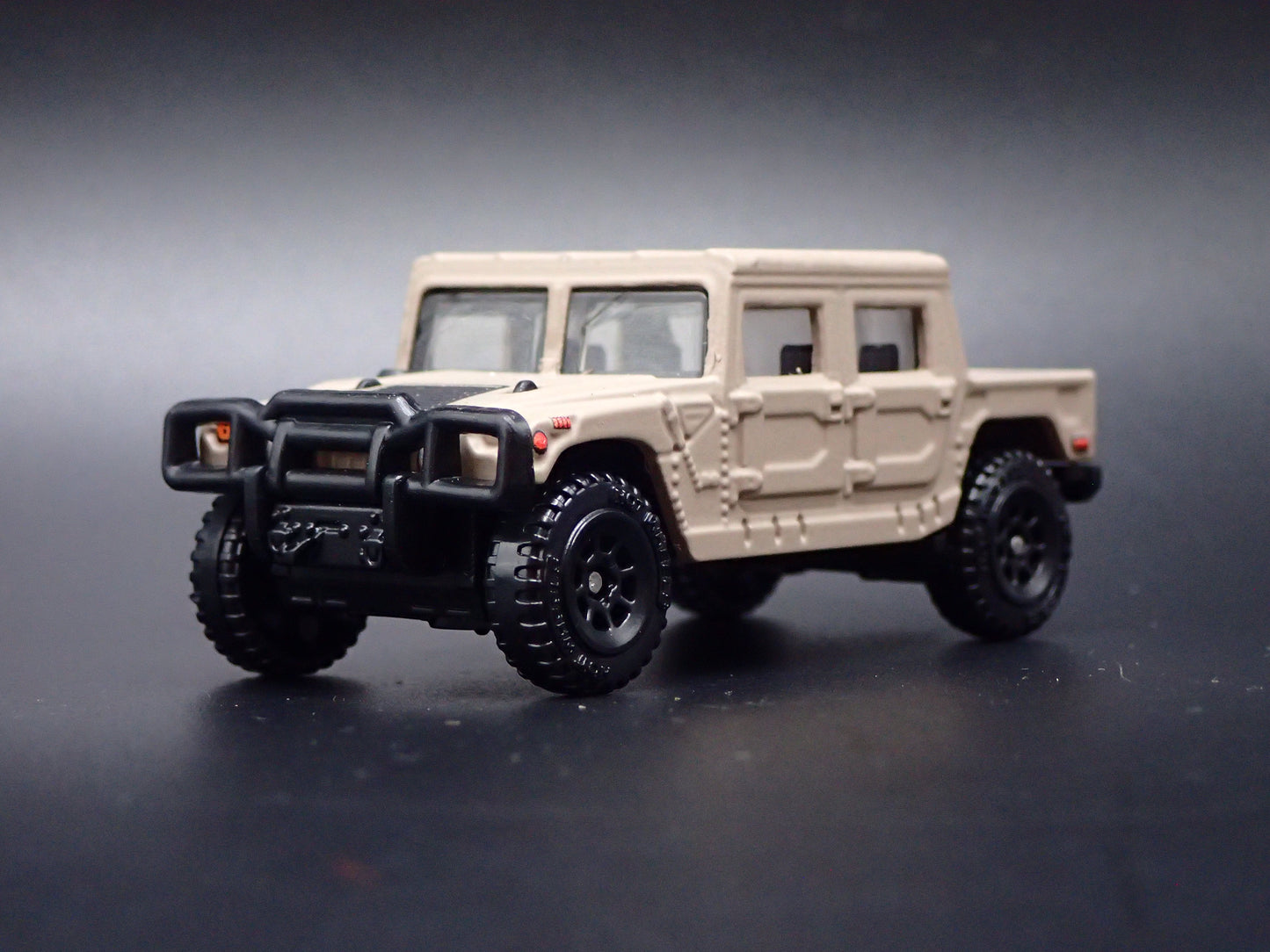 1992-2006 HUMMER H1 LUXURY PICKUP TRUCK 1:64 SCALE DIORAMA DIECAST MODEL CAR