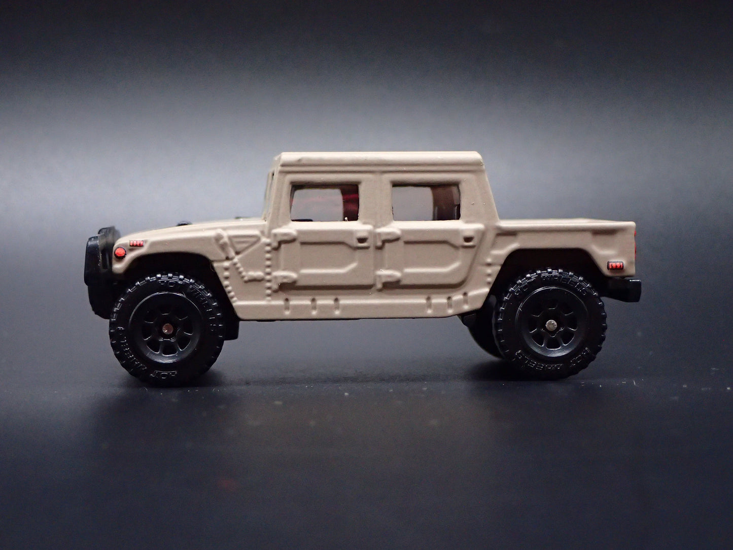1992-2006 HUMMER H1 LUXURY PICKUP TRUCK 1:64 SCALE DIORAMA DIECAST MODEL CAR