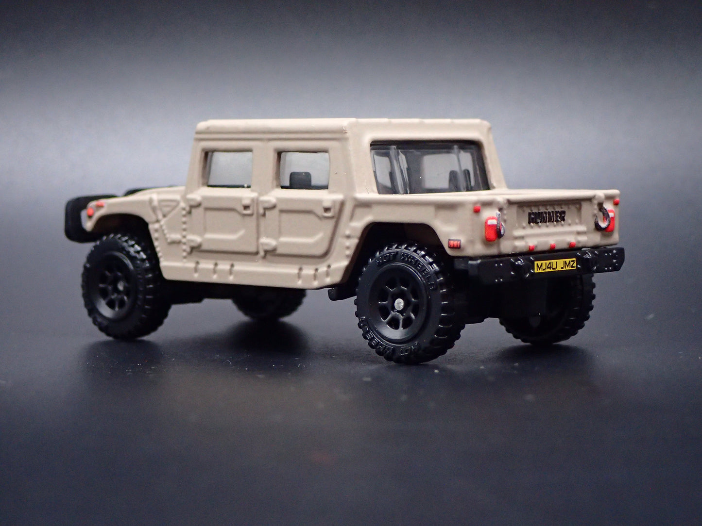 1992-2006 HUMMER H1 LUXURY PICKUP TRUCK 1:64 SCALE DIORAMA DIECAST MODEL CAR