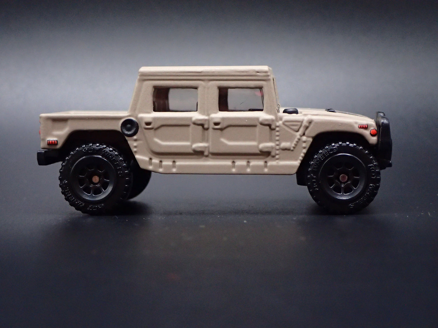 1992-2006 HUMMER H1 LUXURY PICKUP TRUCK 1:64 SCALE DIORAMA DIECAST MODEL CAR