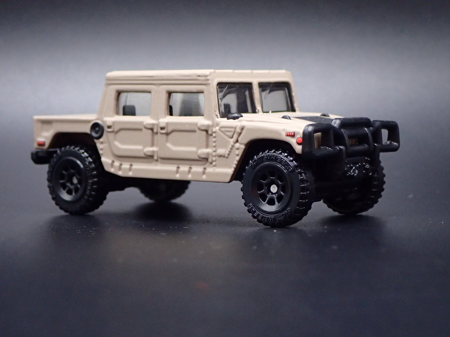 1992-2006 HUMMER H1 LUXURY PICKUP TRUCK 1:64 SCALE DIORAMA DIECAST MODEL CAR