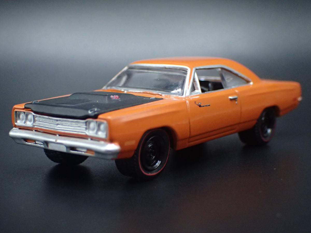 1969.5 PLYMOUTH ROAD RUNNER ORANGE 1:64 SCALE DIECAST MODEL CAR