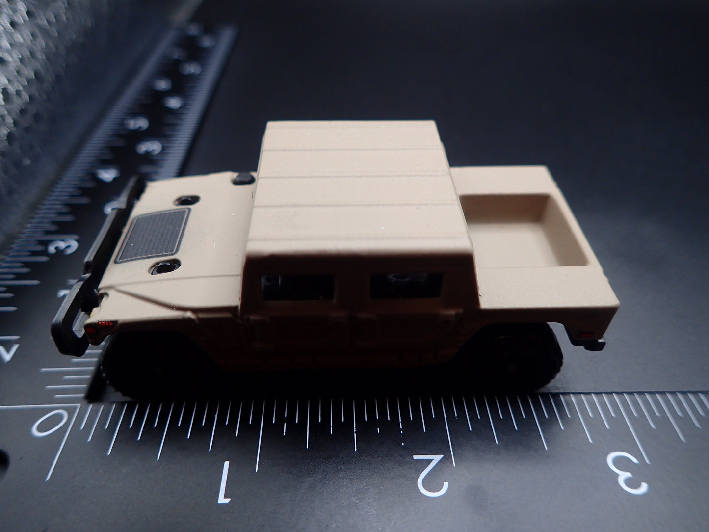 1992-2006 HUMMER H1 LUXURY PICKUP TRUCK 1:64 SCALE DIORAMA DIECAST MODEL CAR