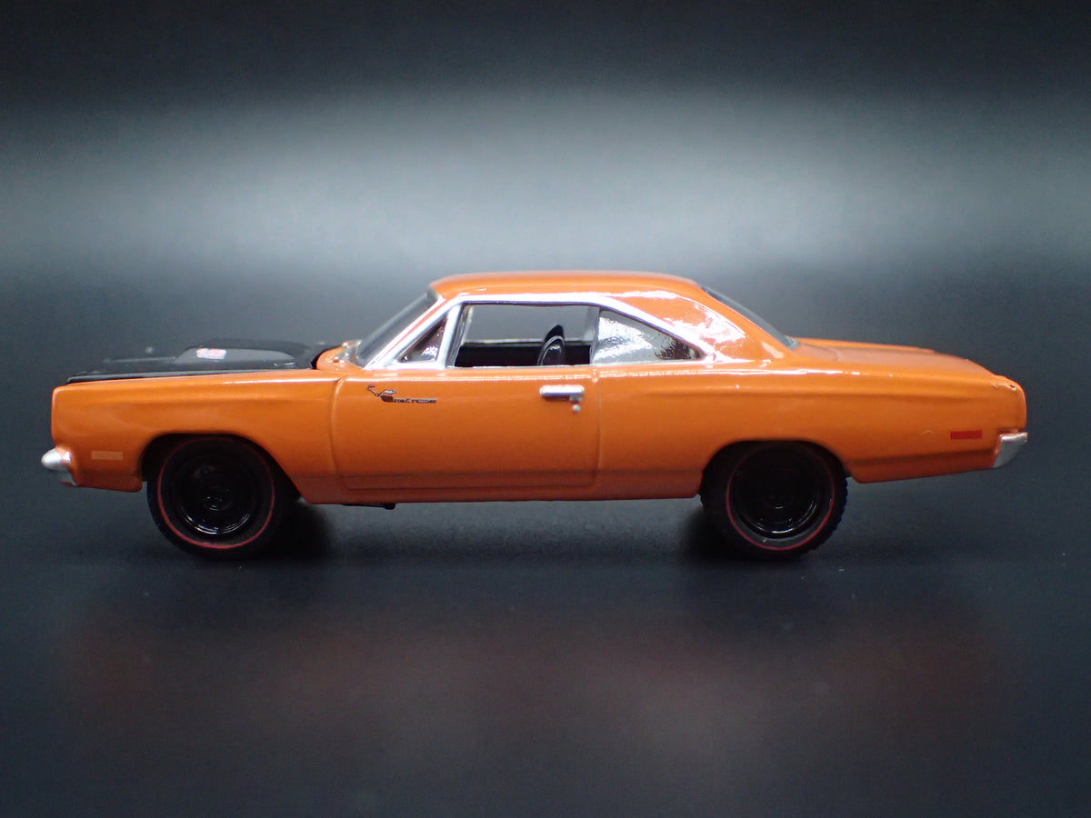 1969.5 PLYMOUTH ROAD RUNNER ORANGE 1:64 SCALE DIECAST MODEL CAR