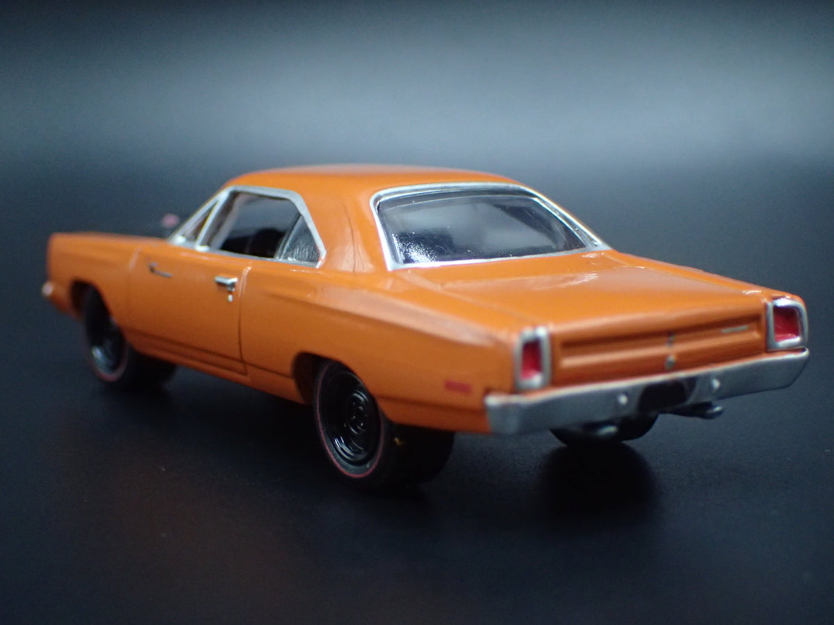 1969.5 PLYMOUTH ROAD RUNNER ORANGE 1:64 SCALE DIECAST MODEL CAR