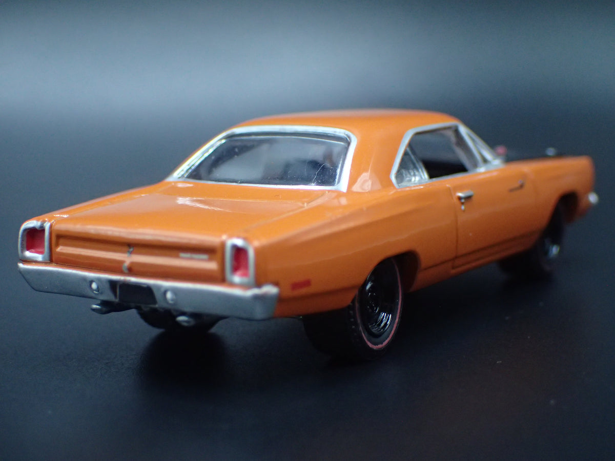 1969.5 PLYMOUTH ROAD RUNNER ORANGE 1:64 SCALE DIECAST MODEL CAR