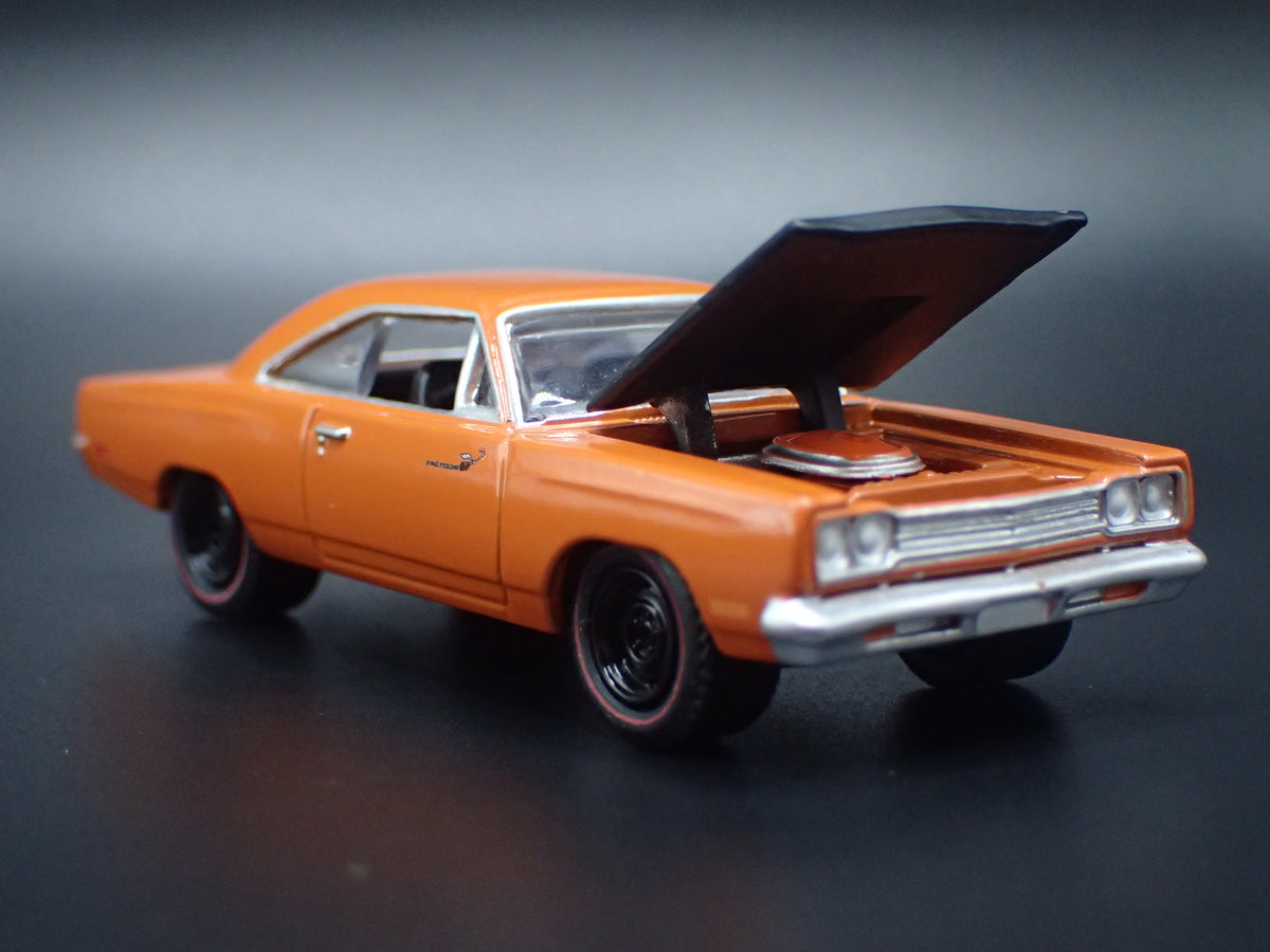 1969.5 PLYMOUTH ROAD RUNNER ORANGE 1:64 SCALE DIECAST MODEL CAR