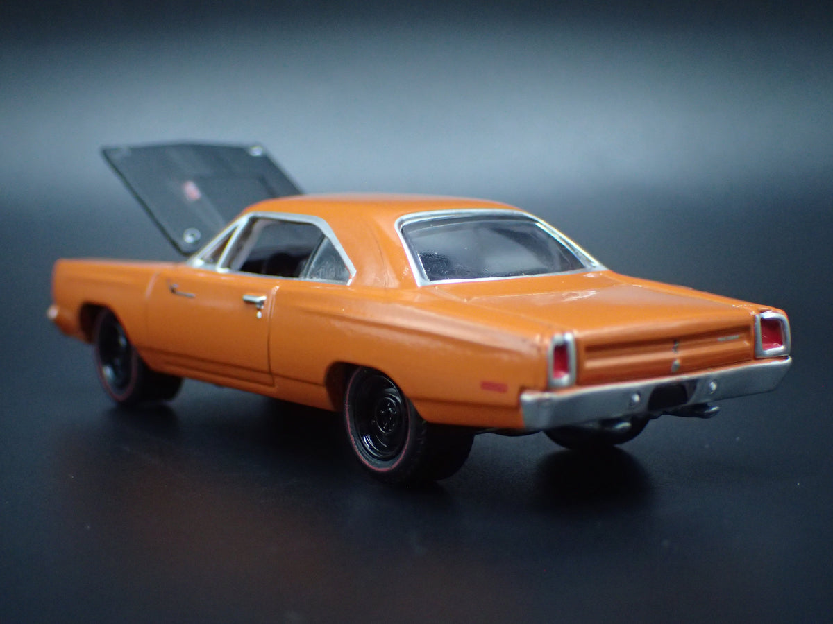 1969.5 PLYMOUTH ROAD RUNNER ORANGE 1:64 SCALE DIECAST MODEL CAR