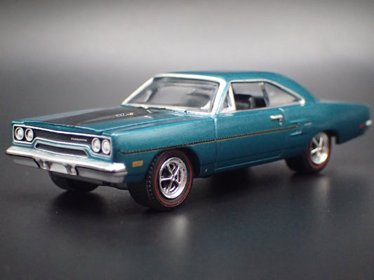 1970 70 PLYMOUTH ROAD RUNNER 1:64 SCALE COLLECTIBLE DIORAMA DIECAST MODEL CAR