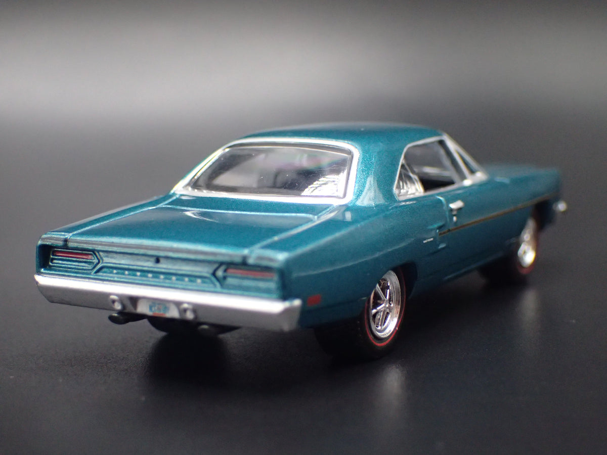 1970 70 PLYMOUTH ROAD RUNNER 1:64 SCALE COLLECTIBLE DIORAMA DIECAST MODEL CAR
