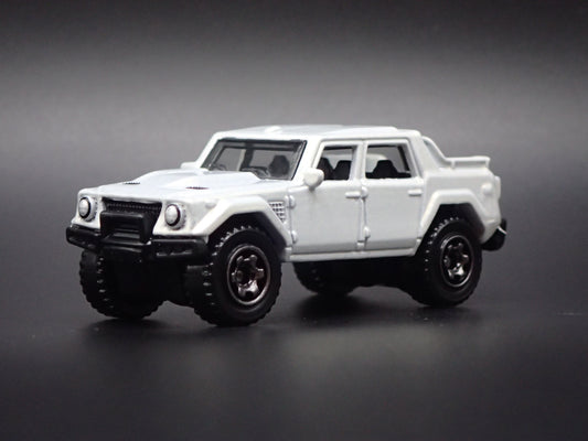 1986-1993 LAMBORGHINI LM002 SUV 1:64 SCALE COLLECTIBLE DIORAMA DIECAST MODEL CAR