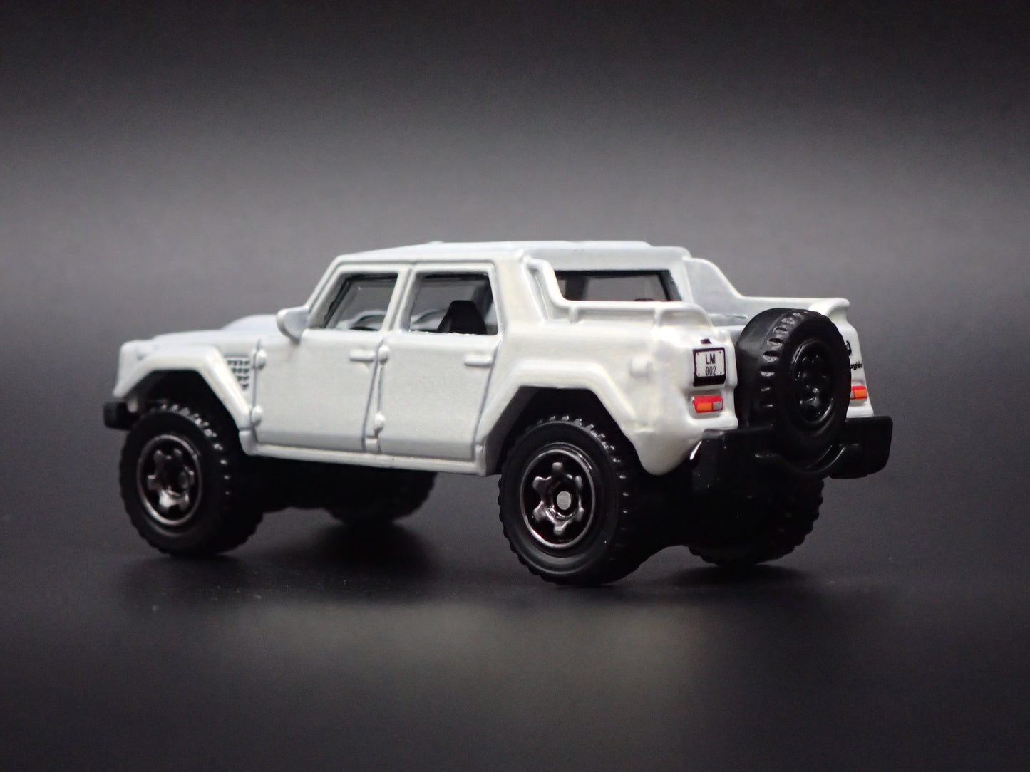 1986-1993 LAMBORGHINI LM002 SUV 1:64 SCALE COLLECTIBLE DIORAMA DIECAST MODEL CAR