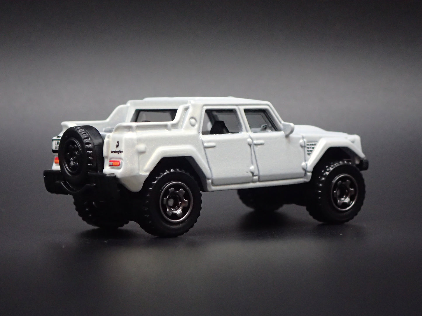 1986-1993 LAMBORGHINI LM002 SUV 1:64 SCALE COLLECTIBLE DIORAMA DIECAST MODEL CAR